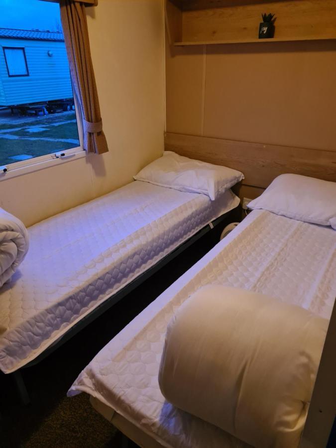 Cosy, Family Caravan Near The Beach クラクトン・オン・シー エクステリア 写真